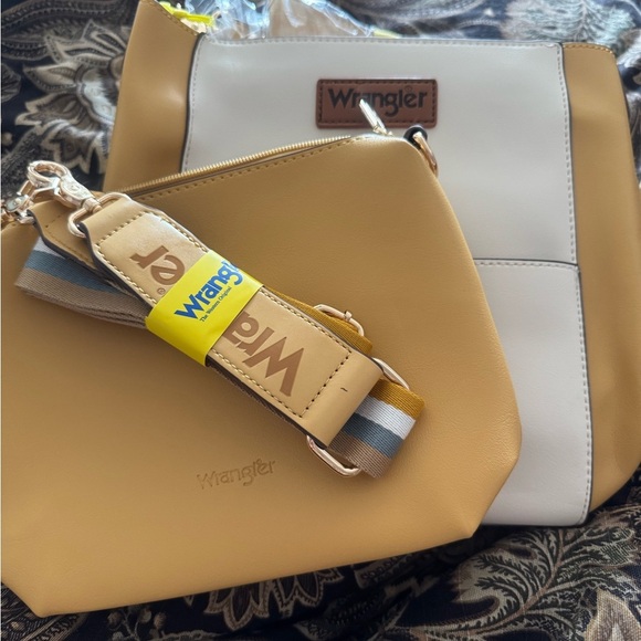 Wrangler White and Tan crossbody with Structured Design - Picture 2 of 4